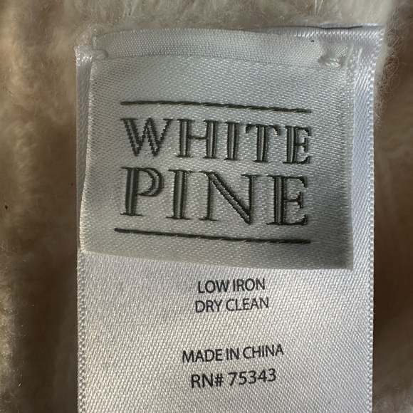 100% Cashmere Cozy Knit Beanie with Faux Fur Pom - Picture 3 of 4